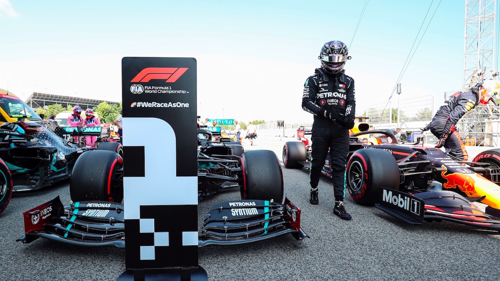 Hamilton gana la pole del GP de España; ‘Checo’ Pérez saldrá cuarto