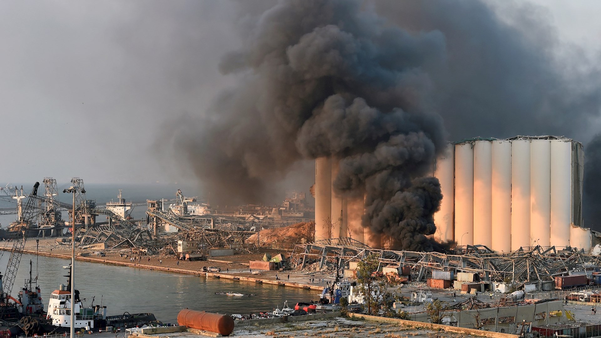 “Innumerable” número de muertos y heridos por fuerte explosión en Beirut