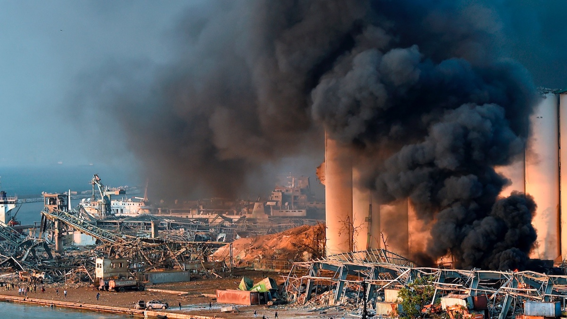 Imputan a primer ministro de Líbano y tres exministros por explosión en puerto de Beirut