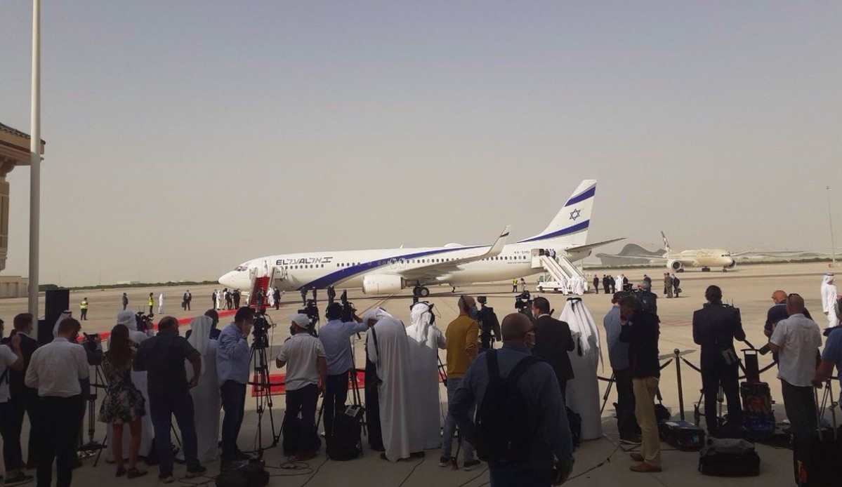 #Video Llega a Abu Dabi el primer vuelo comercial entre Israel y Emiratos Árabes Unidos