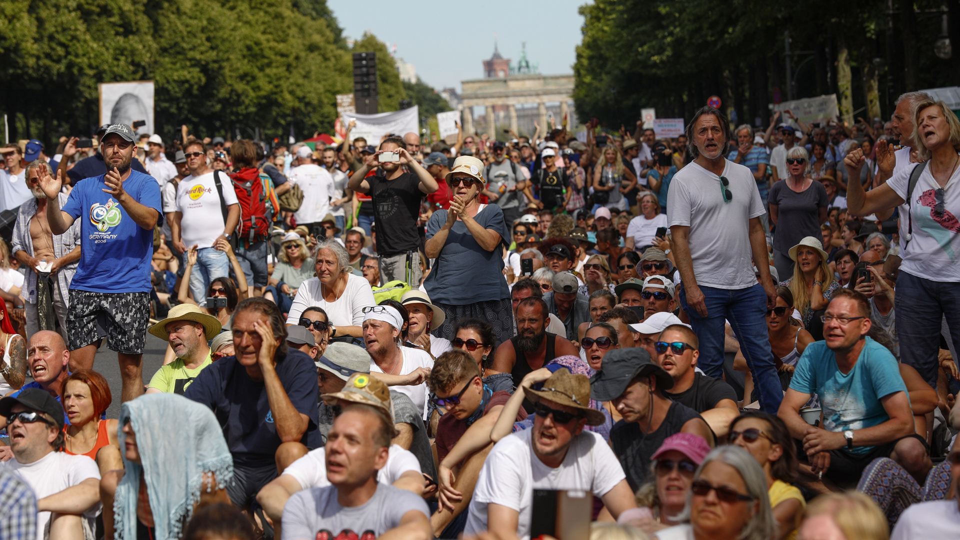 Manifestación en Berlín contra restricciones por COVID-19 deja 18 policías heridos - manifestacion-en-berlin-contra-restricciones-por-covid-19