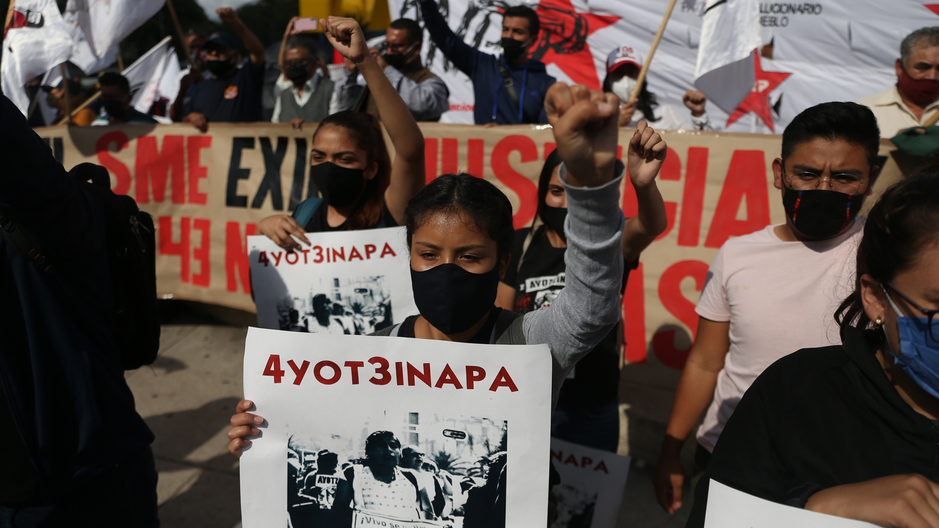Padres de los 43 normalistas de Ayotzinapa denuncian que aún hay corrupción en Caso Iguala