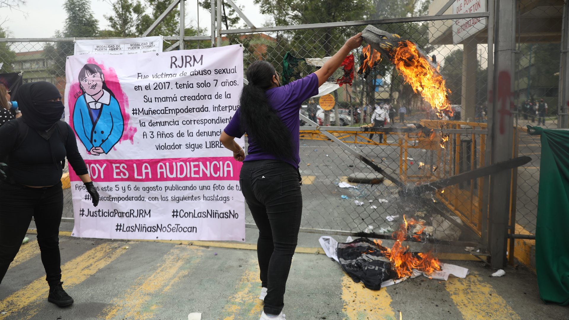 Exigen justicia para menor abusada en protesta frente a Reclusorio Oriente - manifestacion-en-la-zona-de-juzgados-del-reclusorio-oriente