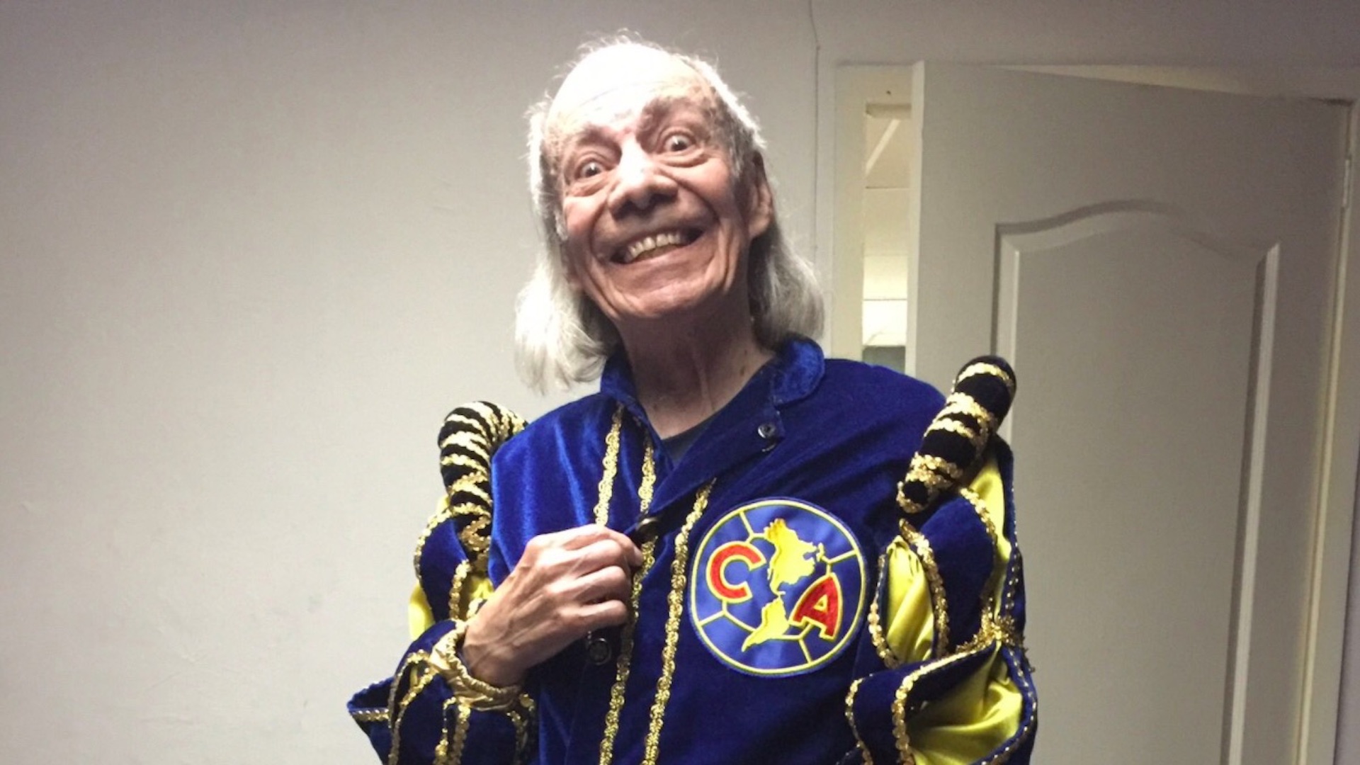 Velan a ‘El Loco’ Valdés con playera del América