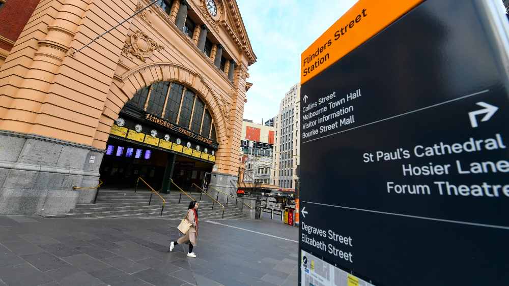 Australia impone toque de queda en Melbourne para frenar rebrote de COVID-19