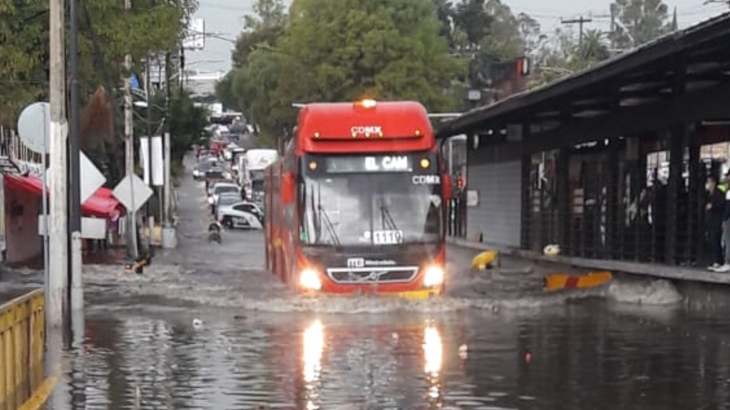 Lluvias provocan encharcamientos en el Valle de México