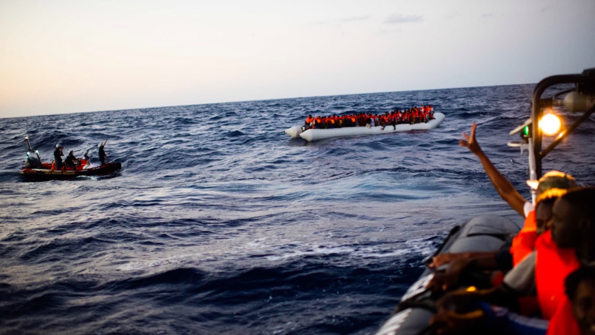 ONU exige permitir desembarco de migrantes rescatados en el Mediterráneo