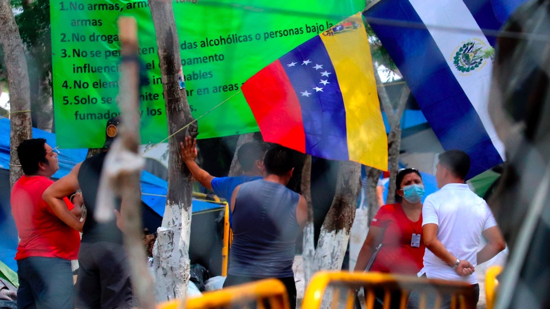 Trump suspende la deportación de venezolanos y les concede permisos laborales