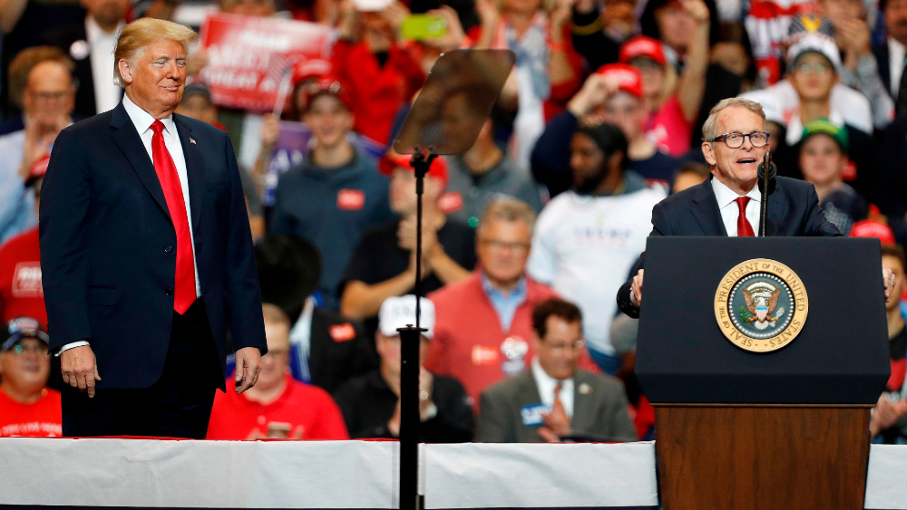 Gobernador de Ohio da positivo por COVID-19 antes de recibir a Trump