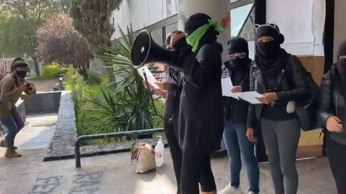 Liberan Facultad de Economía de la UNAM tras seis meses de toma