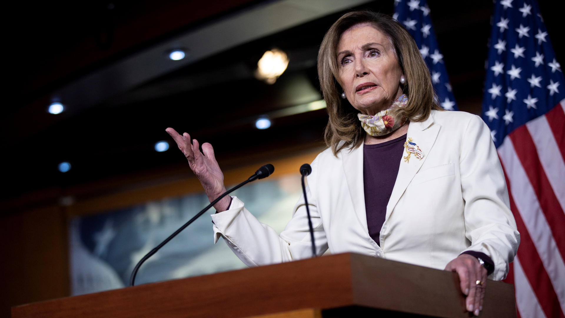 Pelosi califica de ‘bazofia inconstitucional’ las órdenes económicas de Trump