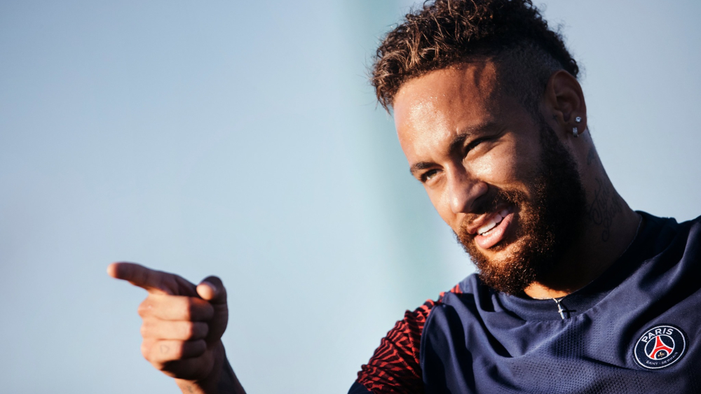 Neymar deja mansión y regresa a Francia para reincorporarse al PSG