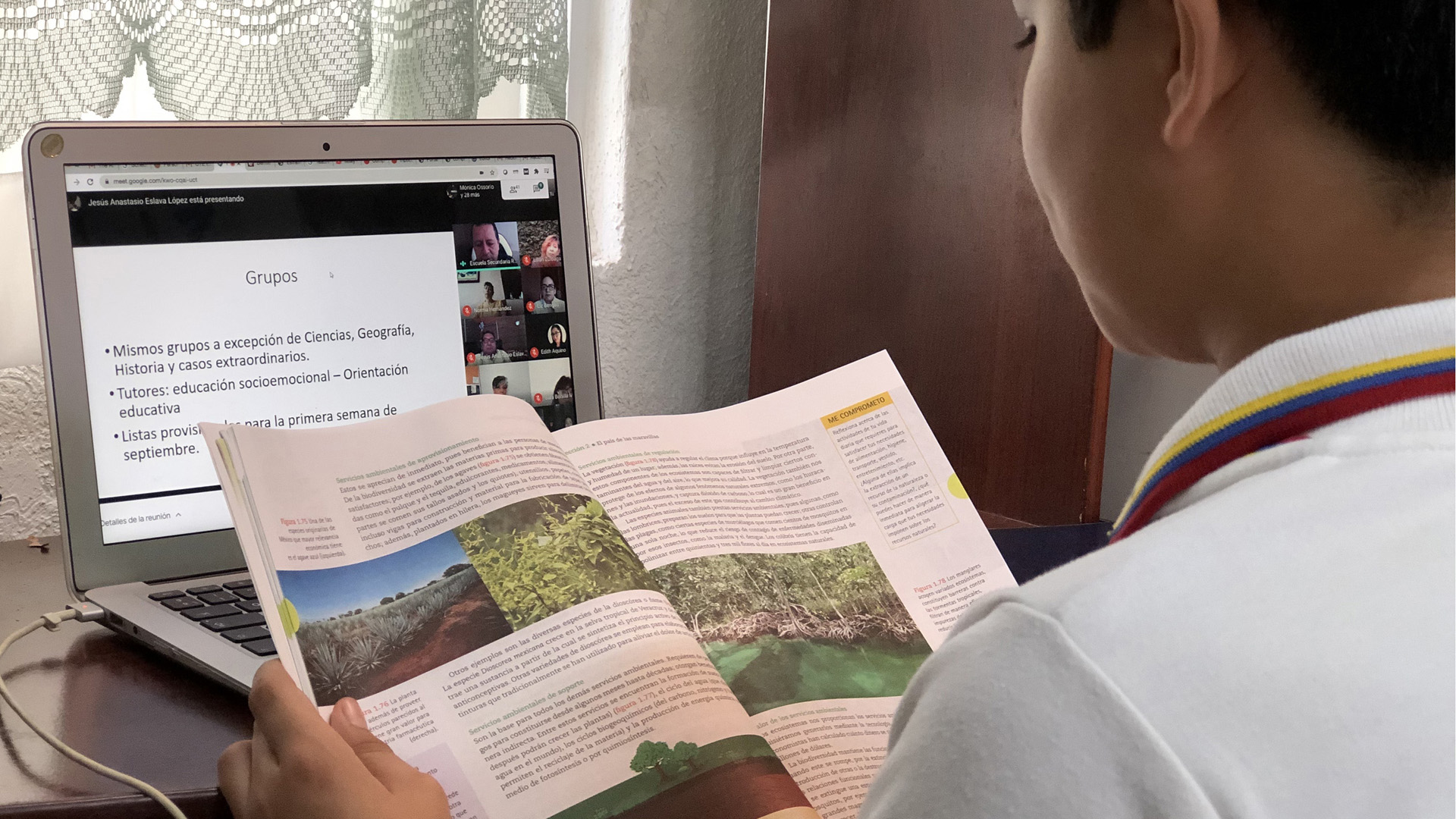 Aconseja IMSS que niños usen silla ergonómica y tomar descansos durante este regreso a clases - nino-estudia-durante-clases-virtuales-por-pandemia-de-covid-19