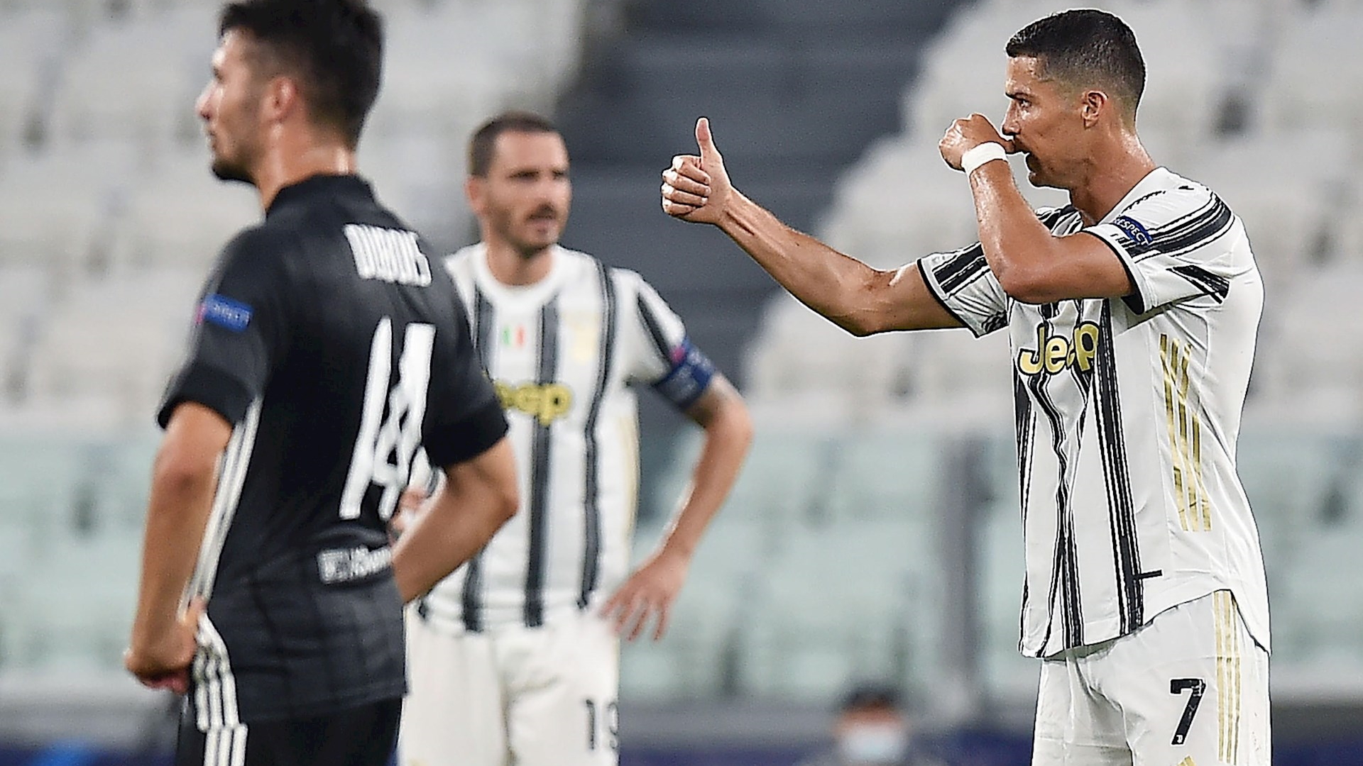 Lyon sobrevive a doblete de Cristiano Ronaldo y elimina a Juventus de la Champions - olympique-de-lyon-champions-juventus-07082020-2