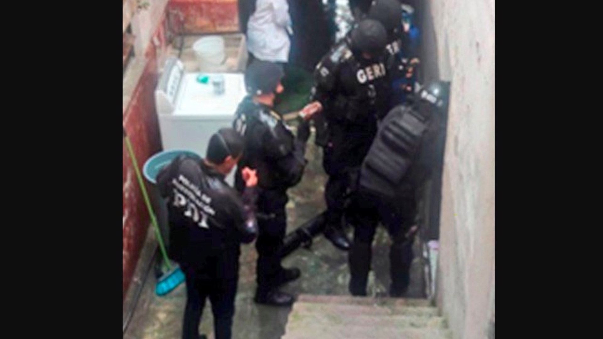 Detienen a cinco y decomisan más de 300 dosis de droga en cateos en Miguel Hidalgo Detienen a cinco y decomisan más de 300 dosis de droga en cateos en Miguel Hidalgo