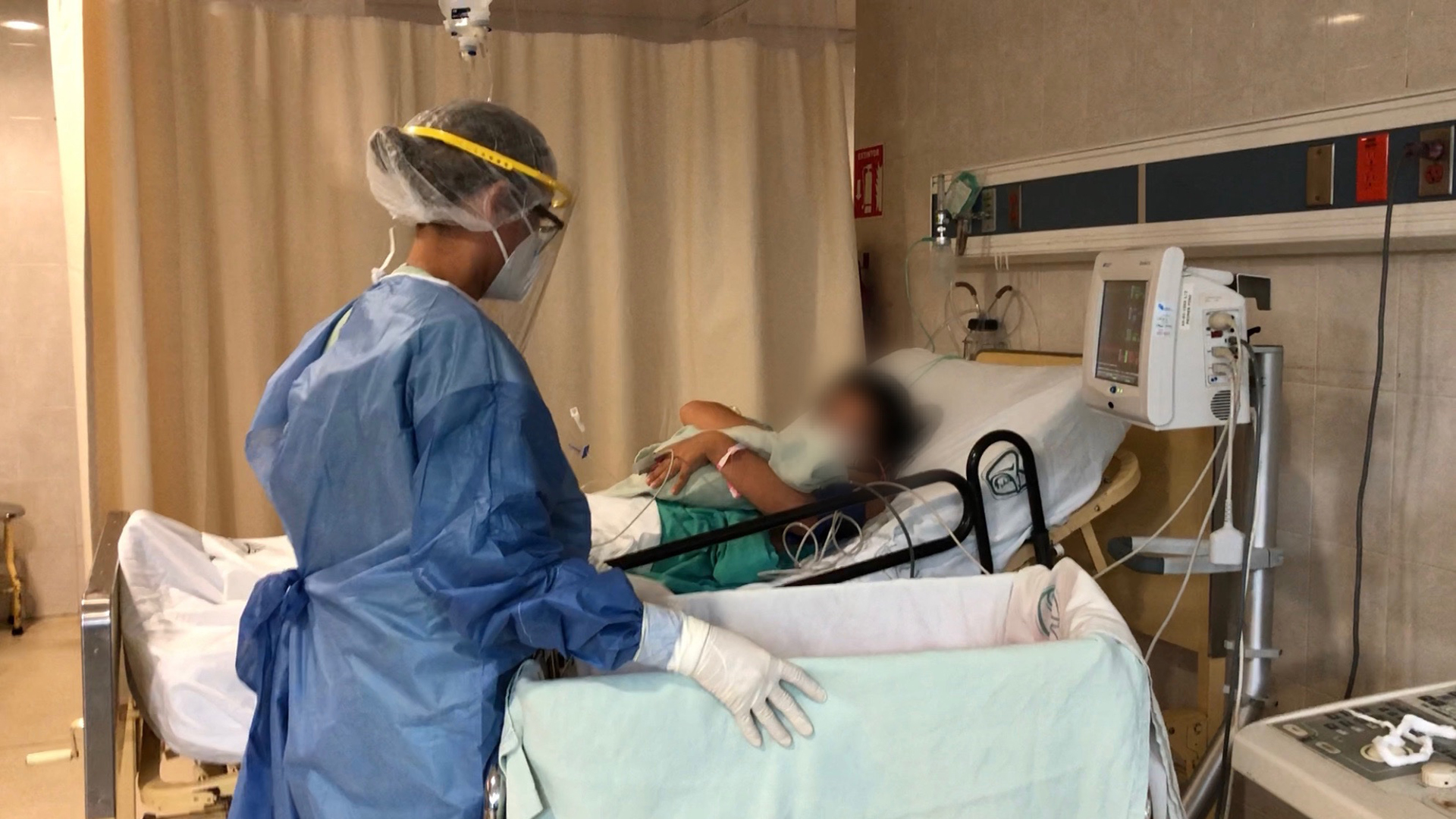 Mujer con COVID-19 da a luz en Nayarit a un bebé sano - paciente-de-covid-19-amamanta-a-su-recien-nacido