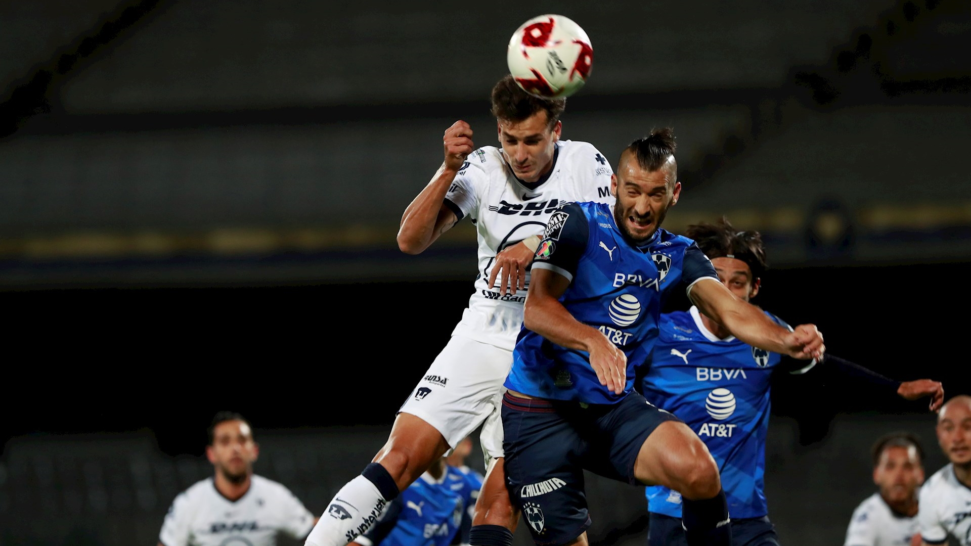 Monterrey rescata empate ante Pumas desde los 11 pasos