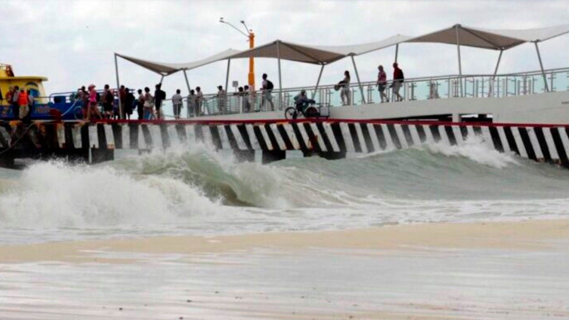 Tormenta tropical ‘Marco’ provoca fuerte oleaje en la Península de Yucatán; activan Alerta Amarilla en Quintana Roo