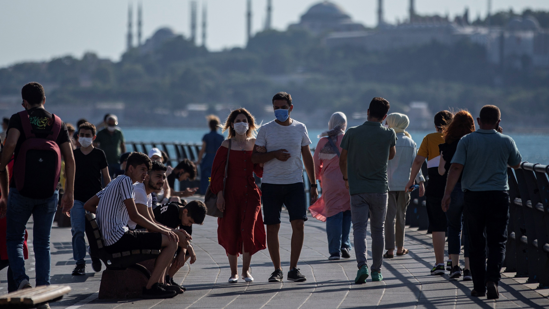 Casos de COVID-19 a nivel mundial alcanzan los 26.5 millones