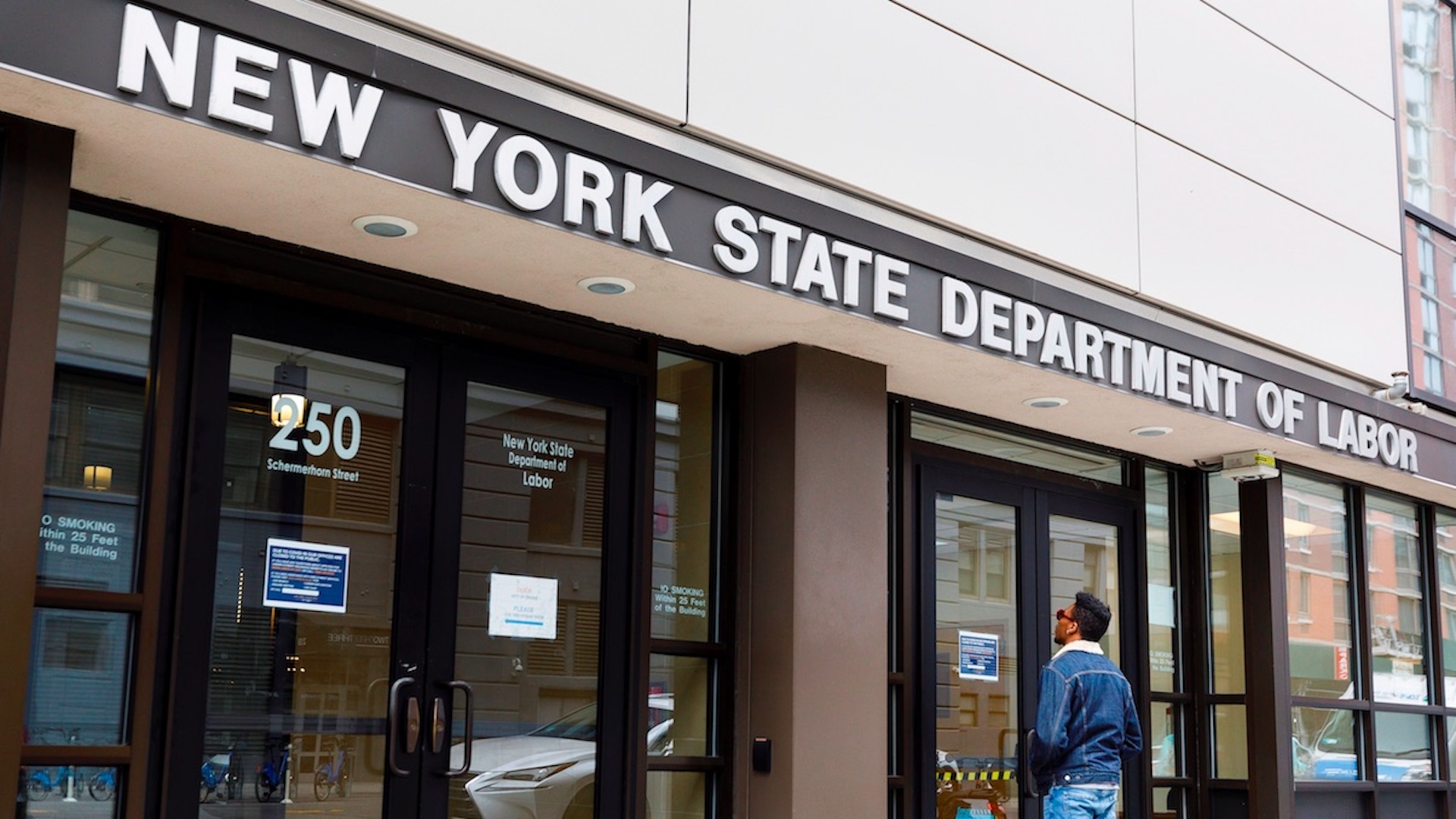 Aumentan a 1.1 millones las solicitudes semanales de subsidio por desempleo en Estados Unidos