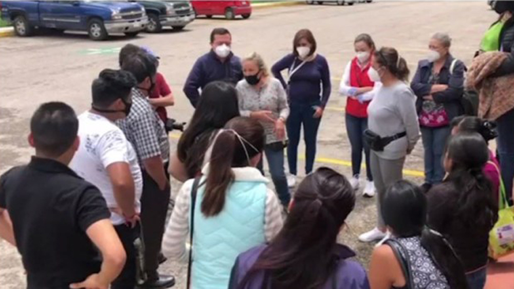 Funcionarios de Chiapas siguen retenidos tras accidente de camión del IMSS que dejó 3 muertos - pobladores-de-la-comunidad-20-de-noviembre-de-chiapas-exigen-reparacion-del-dano-por-accidente-del-imss