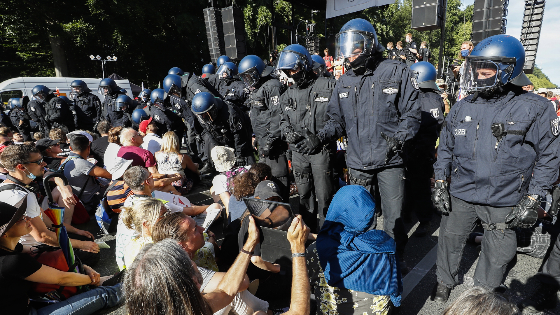 Manifestación en Berlín contra restricciones por COVID-19 deja 18 policías heridos