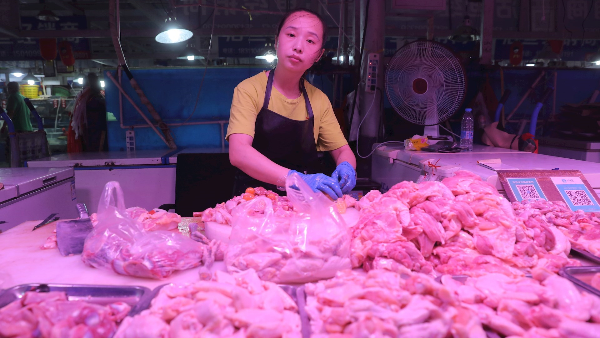 China detecta trazas de coronavirus en alitas de pollo de Brasil