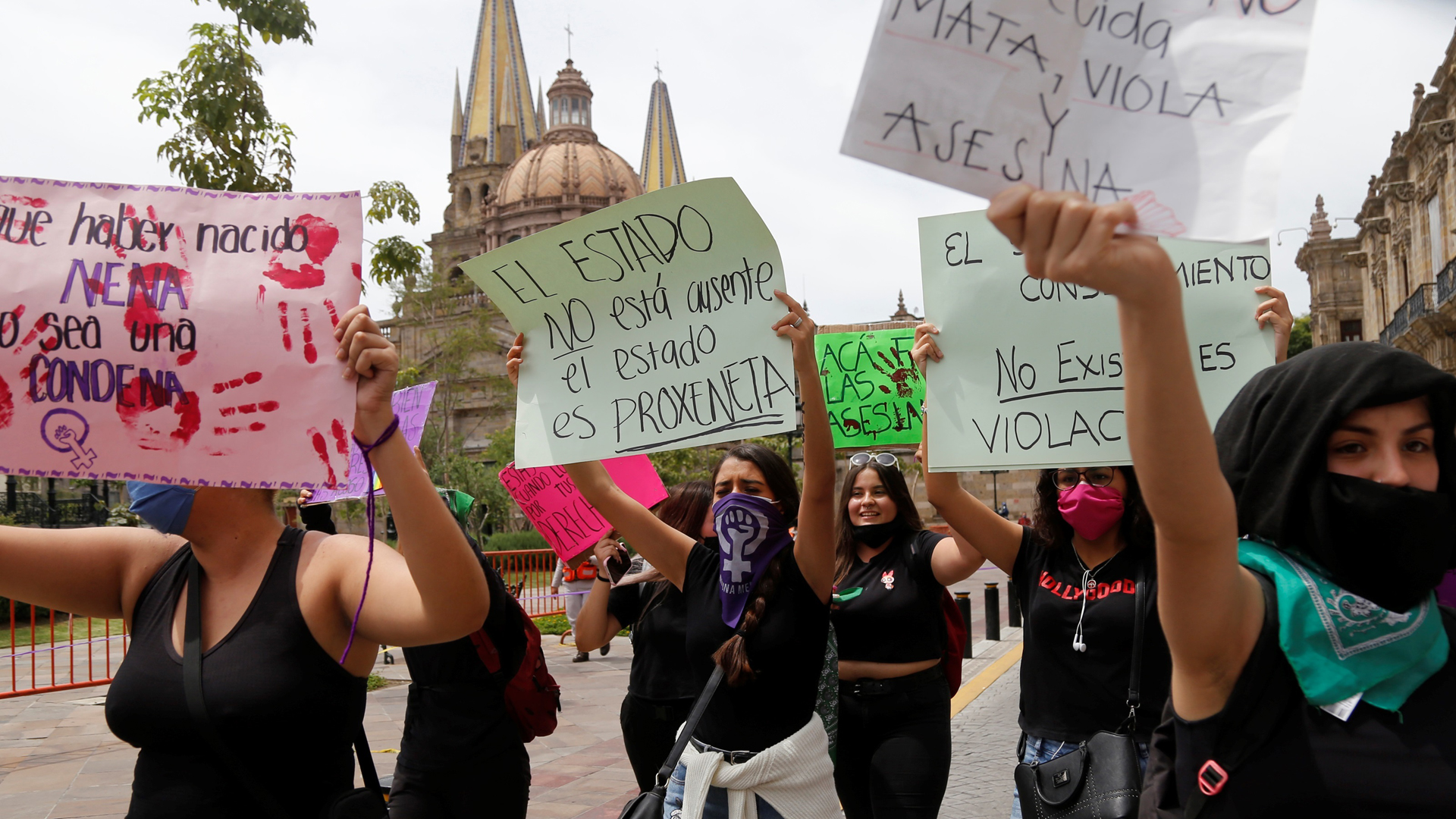 Feministas exigen justicia para menor abusada por funcionario en Puerto Vallarta