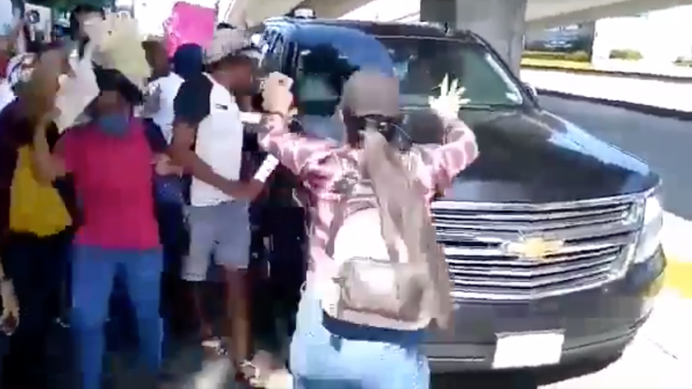#Video Manifestantes exigen a AMLO renuncia de alcaldesa de Acapulco