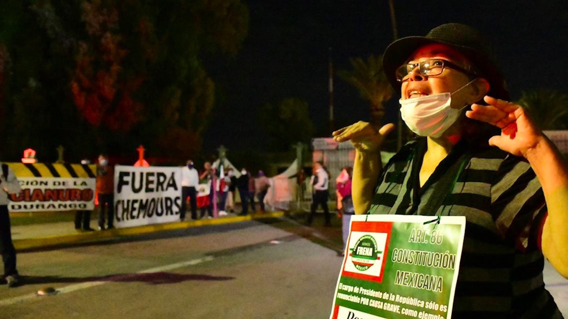 #Video Manifestantes protestan en Torreón contra López Obrador