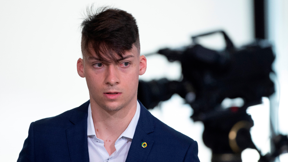 Hijo menor de Bolsonaro da positivo a COVID-19