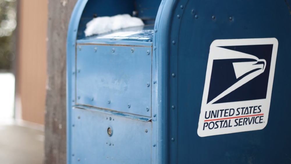 Director del Servicio Postal de EE.UU. promete prioridad al voto por correo