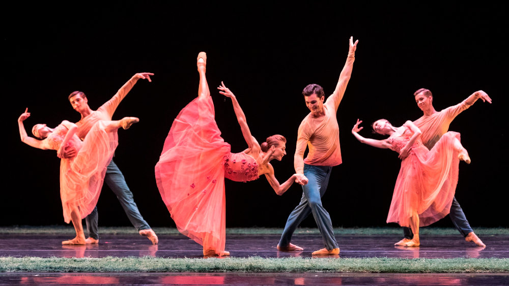 Cerca de 30 artistas del Teatro Mariinski dan positivo por COVID-19