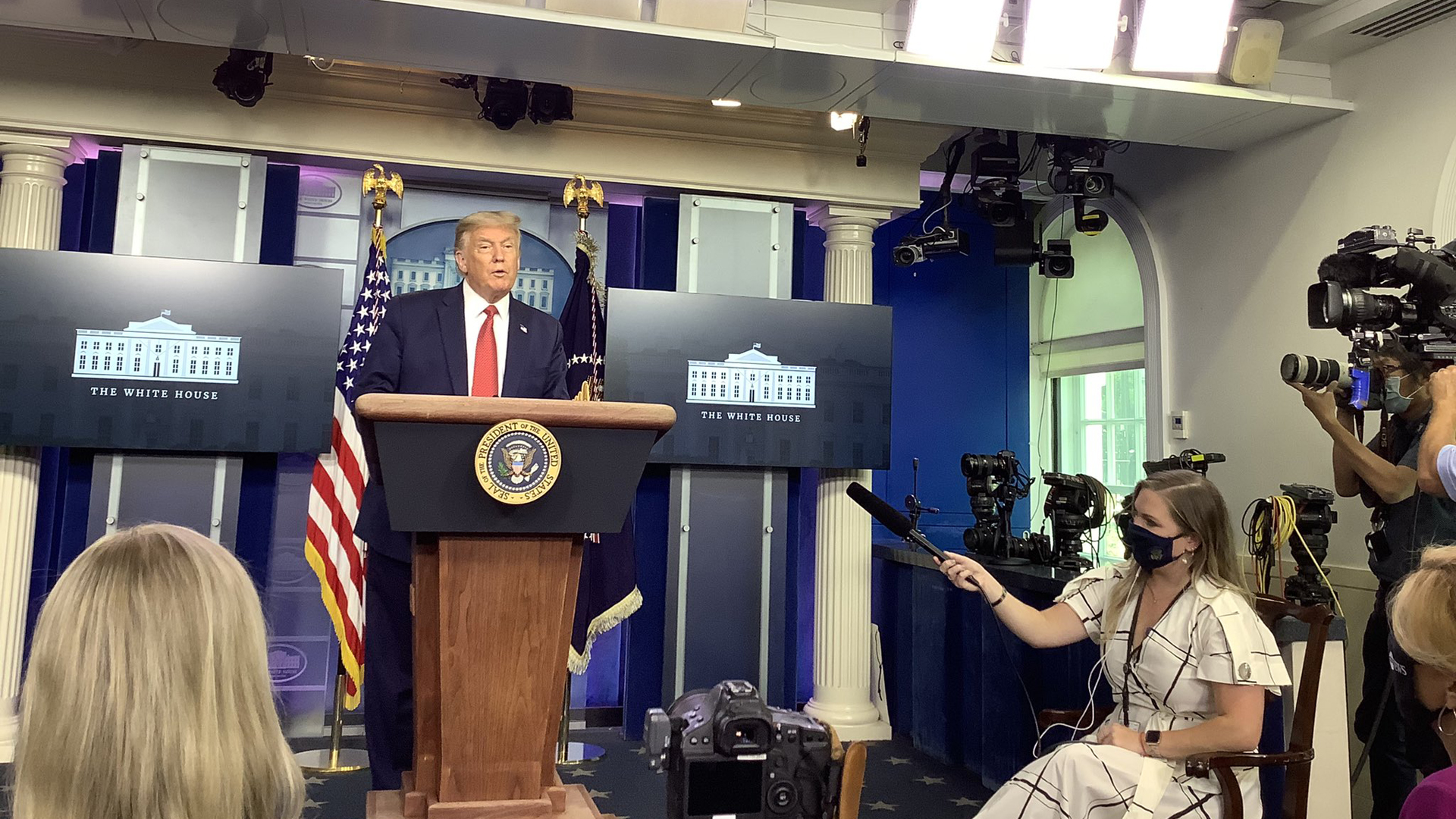 #Video Servicio Secreto interrumpe en conferencia a Donald Trump por tiroteo afuera de la Casa Blanca