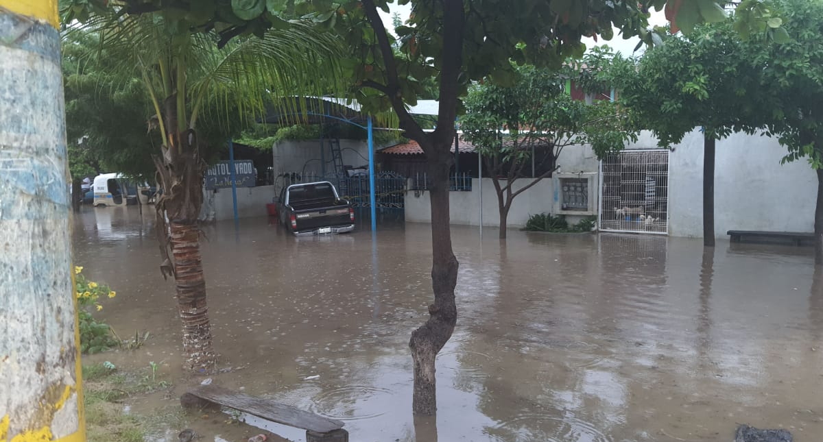 Se desborda río en Tututepec, Oaxaca, por fuertes lluvias
