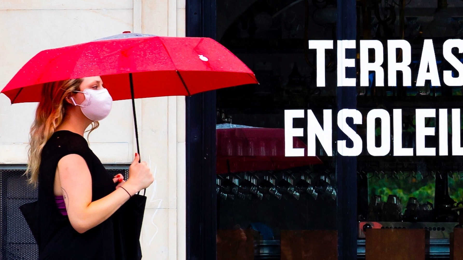 Profesores en Francia podrán quitarse el cubrebocas si mantienen distancia de dos metros con alumnos