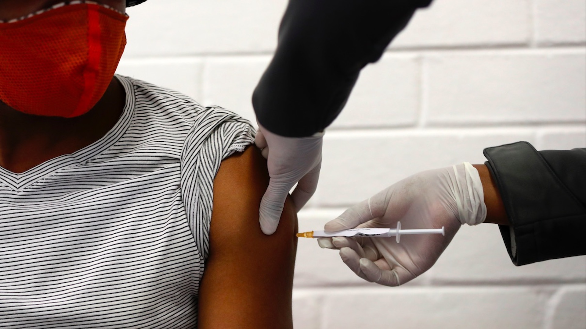 OMS reacciona con cautela a vacuna rusa contra COVID-19