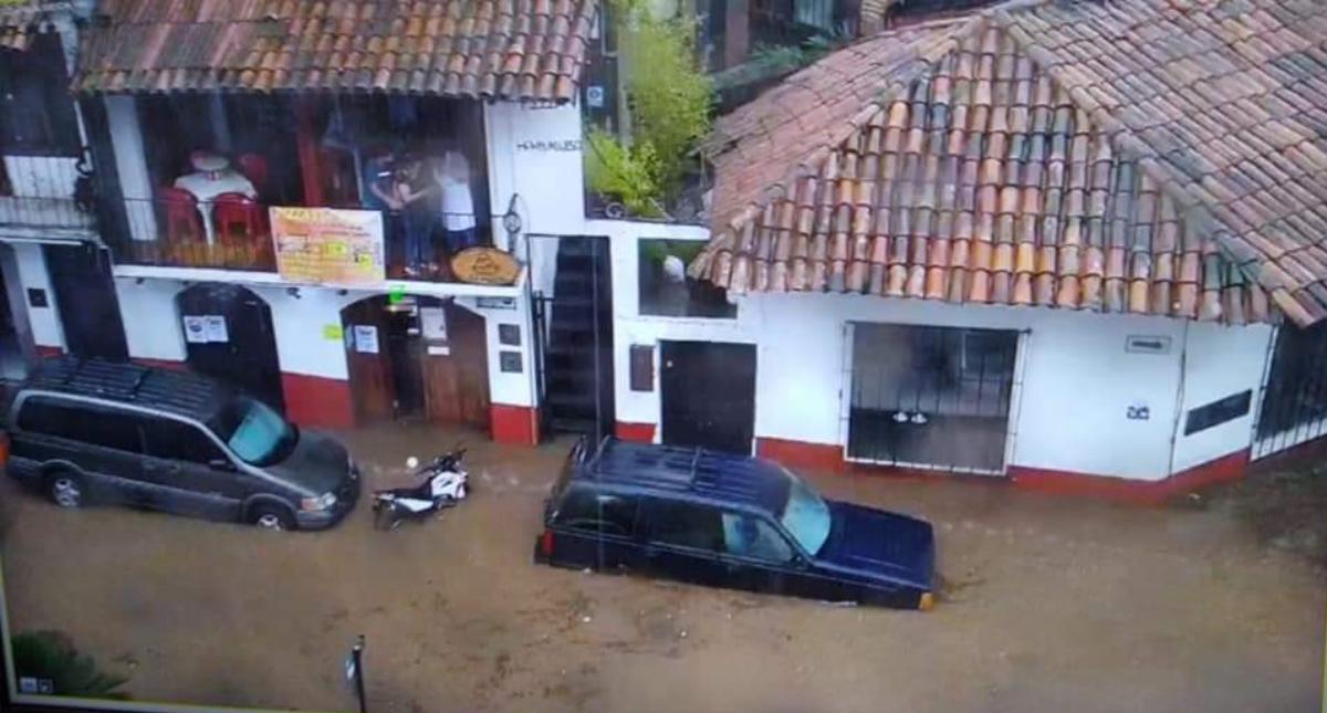 Lluvias en Valle de Bravo provocan severas inundaciones