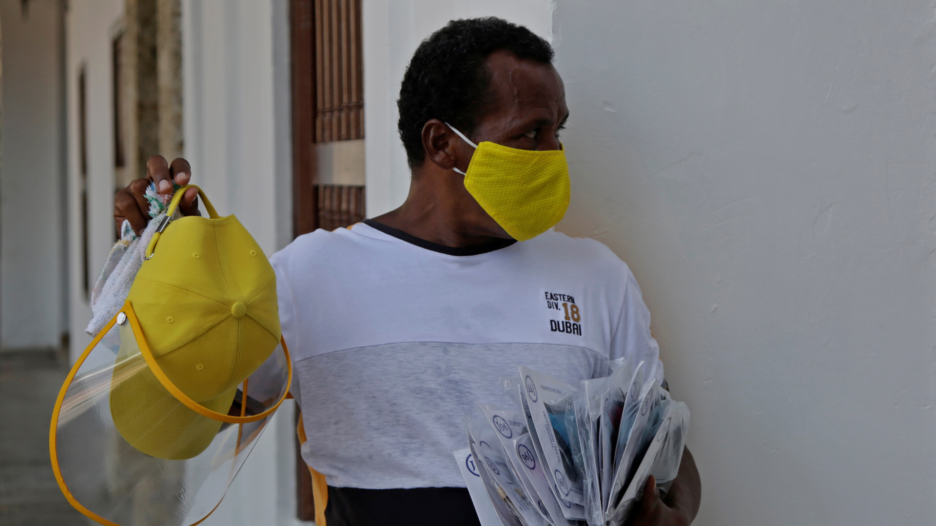 Colombia se prepara para una Navidad sin fiestas por incremento de casos de covid-19