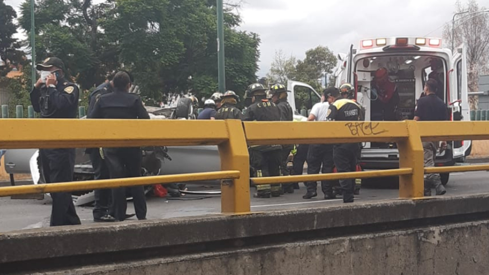 Volcadura en Marina Nacional deja saldo de un muerto y una persona herida
