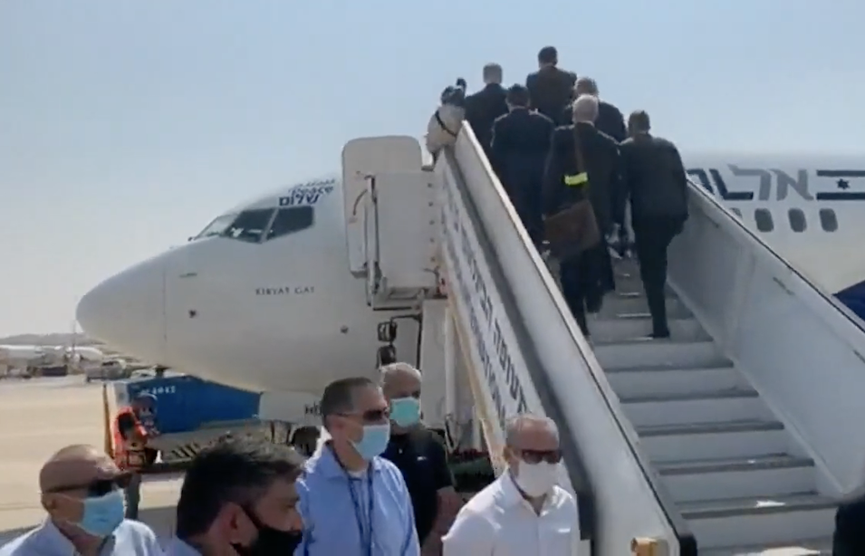 Parte primer vuelo comercial de Israel a EAU hacia acuerdo de normalización