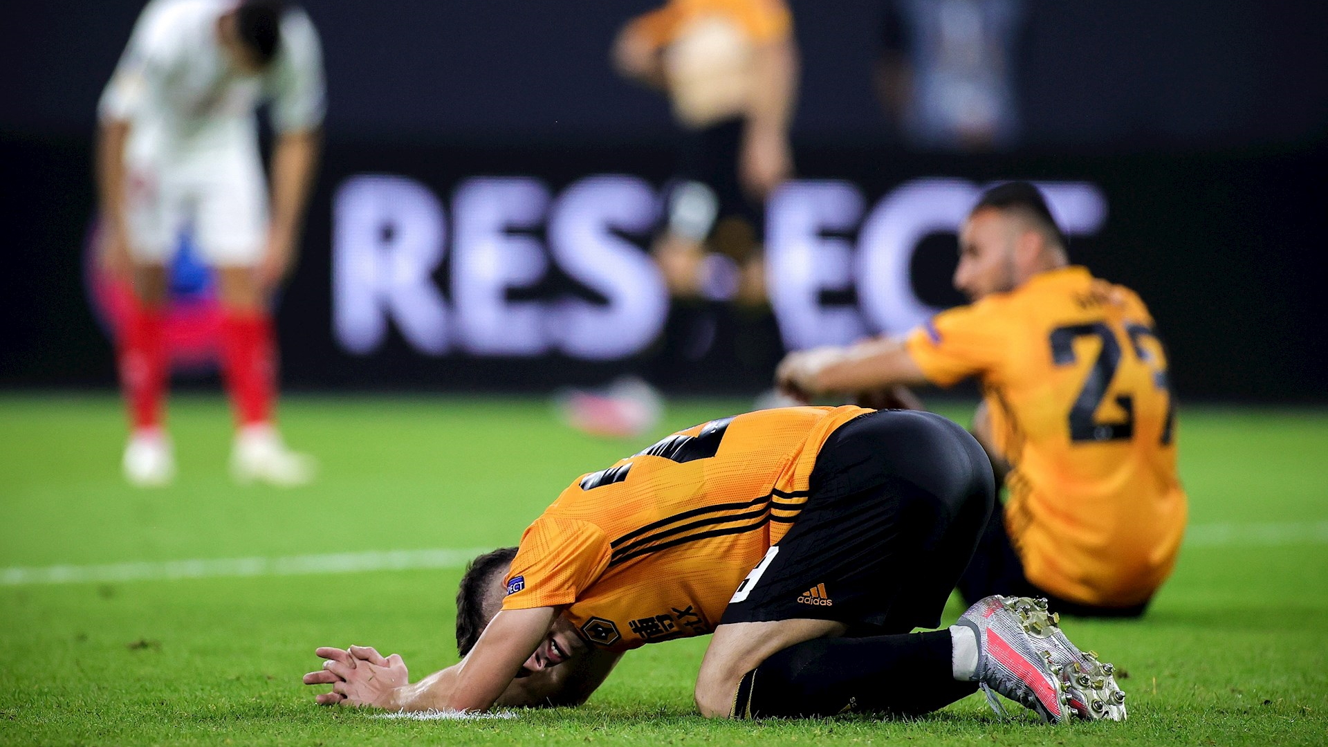 Termina el sueño europeo para Wolverhampton y Raúl Jiménez - wolverhampton-europa-league-sevilla