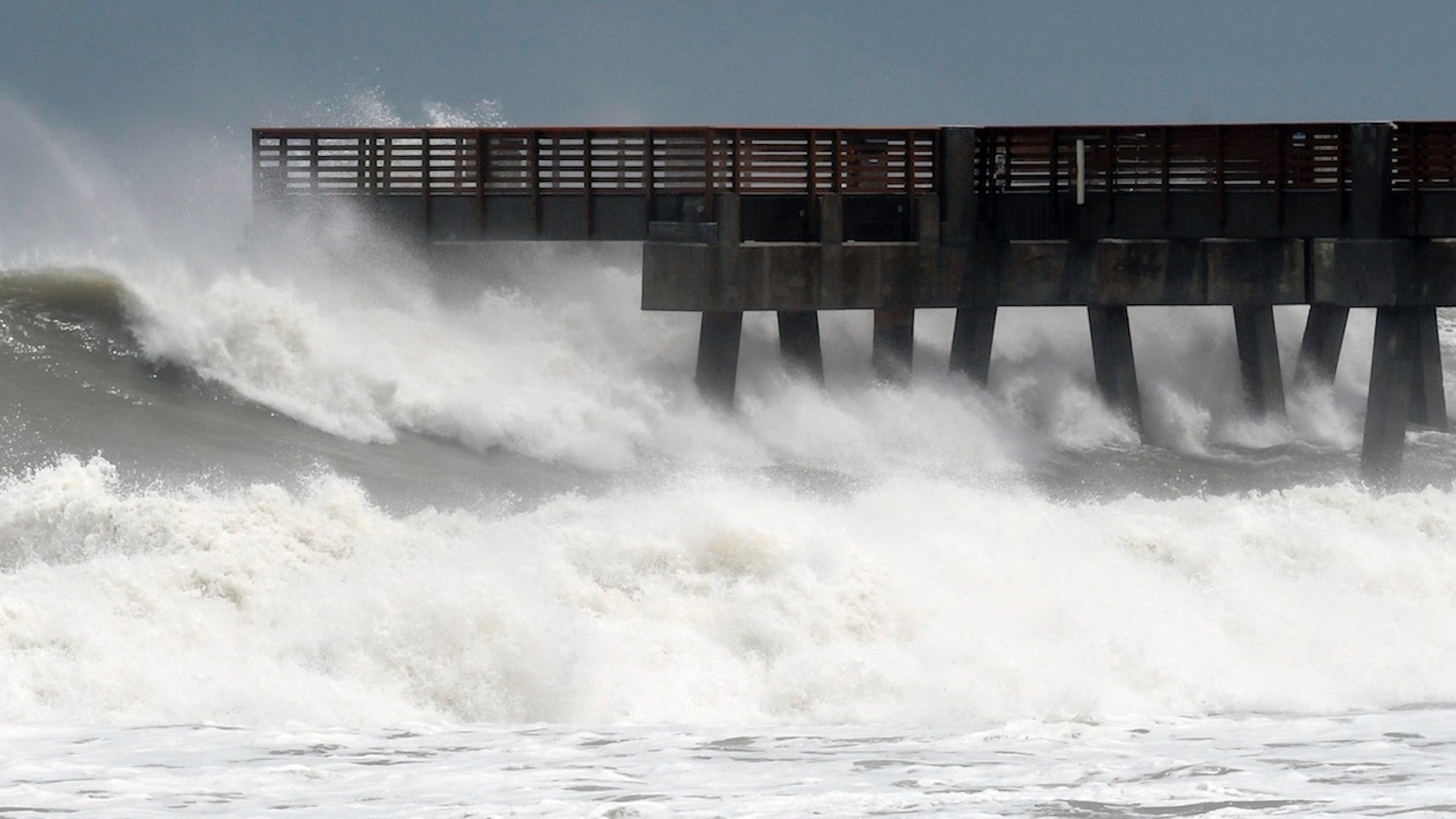 Tormenta tropical Beta impactará en costa de Texas; alertan por fuerte oleaje