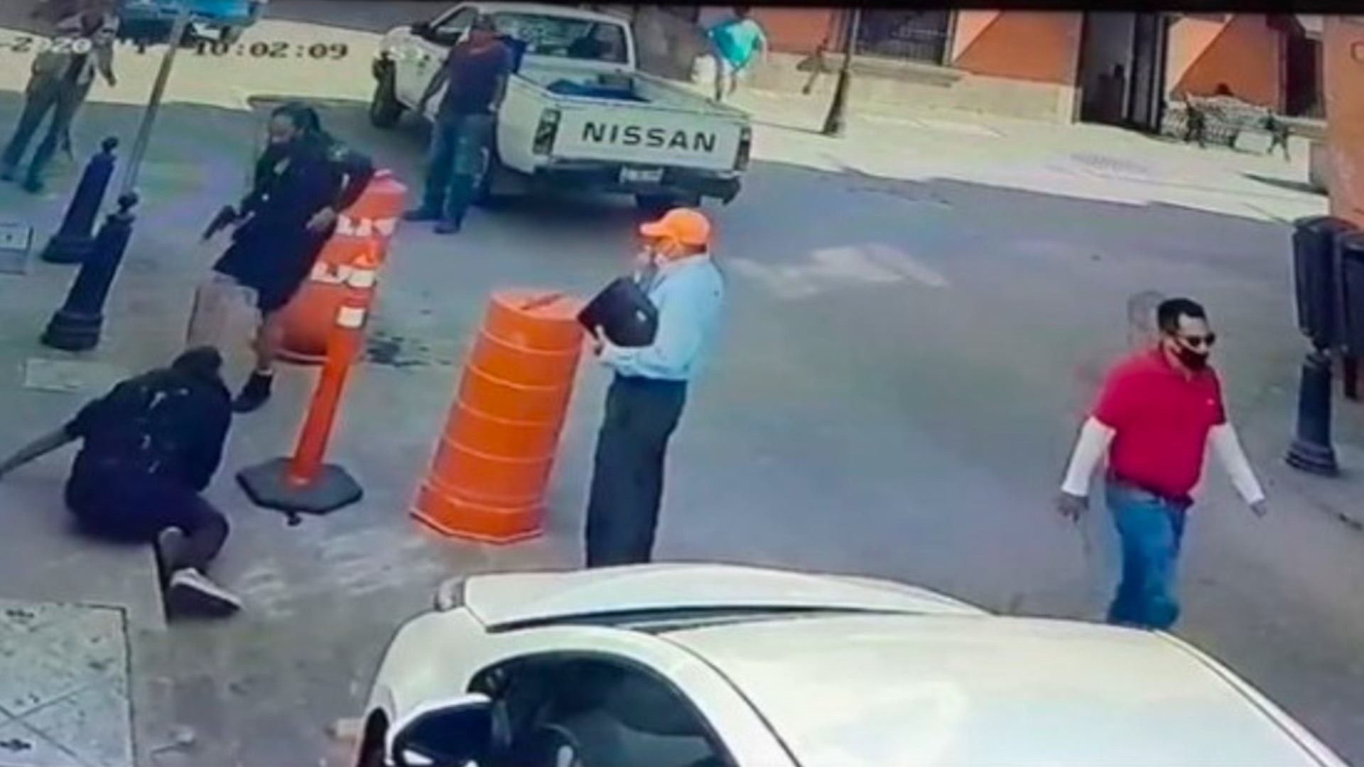 #Video Sujeto agrede con cuchillo a policía en Querétaro