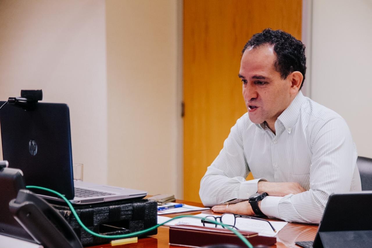 Análisis grafológico del antes y después de la firma de Arturo Herrera Análisis grafológico del antes y después de la firma de Arturo Herrera