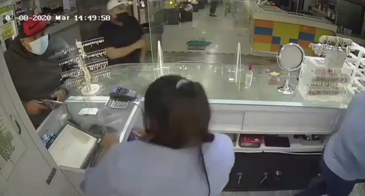 #Video En minuto y medio asaltan joyería en pleno Centro de Cuernavaca #Video En minuto y medio asaltan joyería en pleno Centro de Cuernavaca