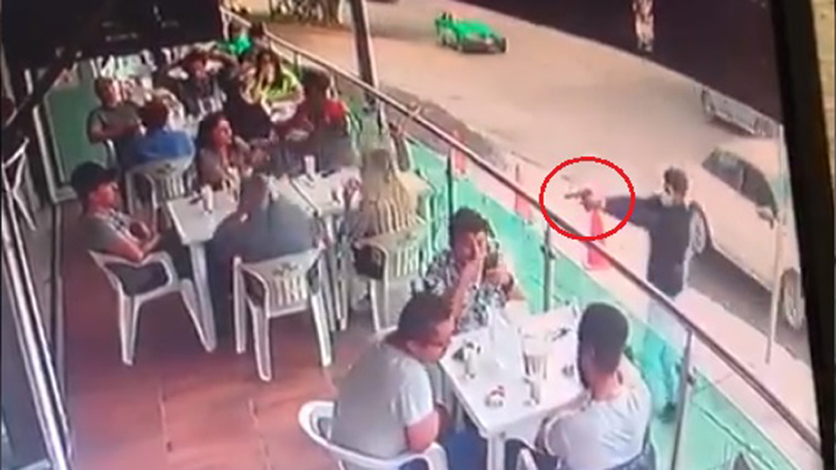 #Video Asesinan en bar de Guanajuato a hombre