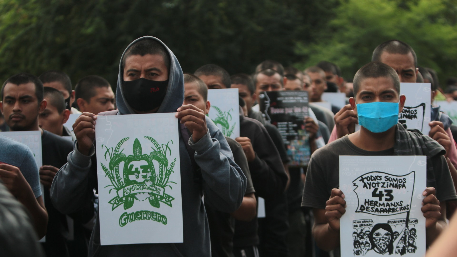 Padres de normalistas de Ayotzinapa exigen videos sobre desaparición de sus hijos