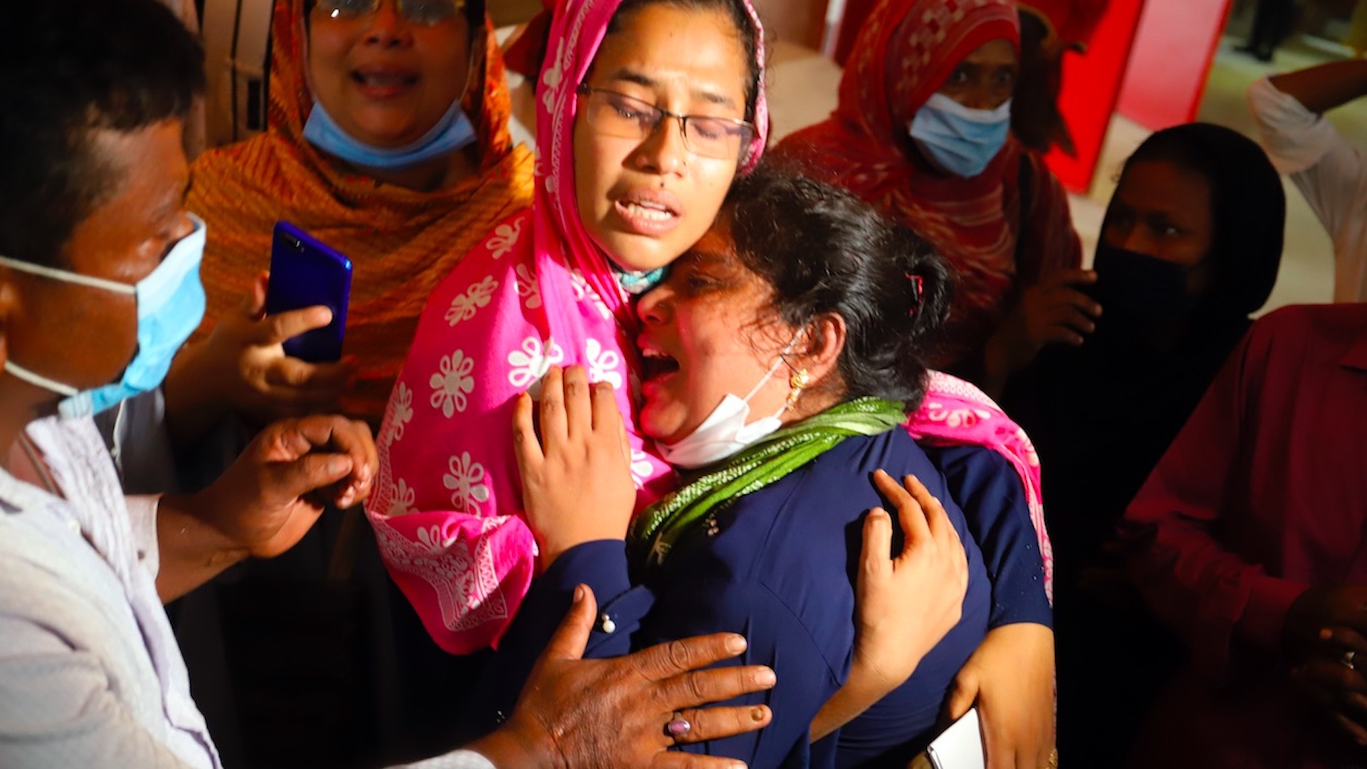 Al menos 17 muertos por explosión de aire acondicionado en mezquita de Bangladesh