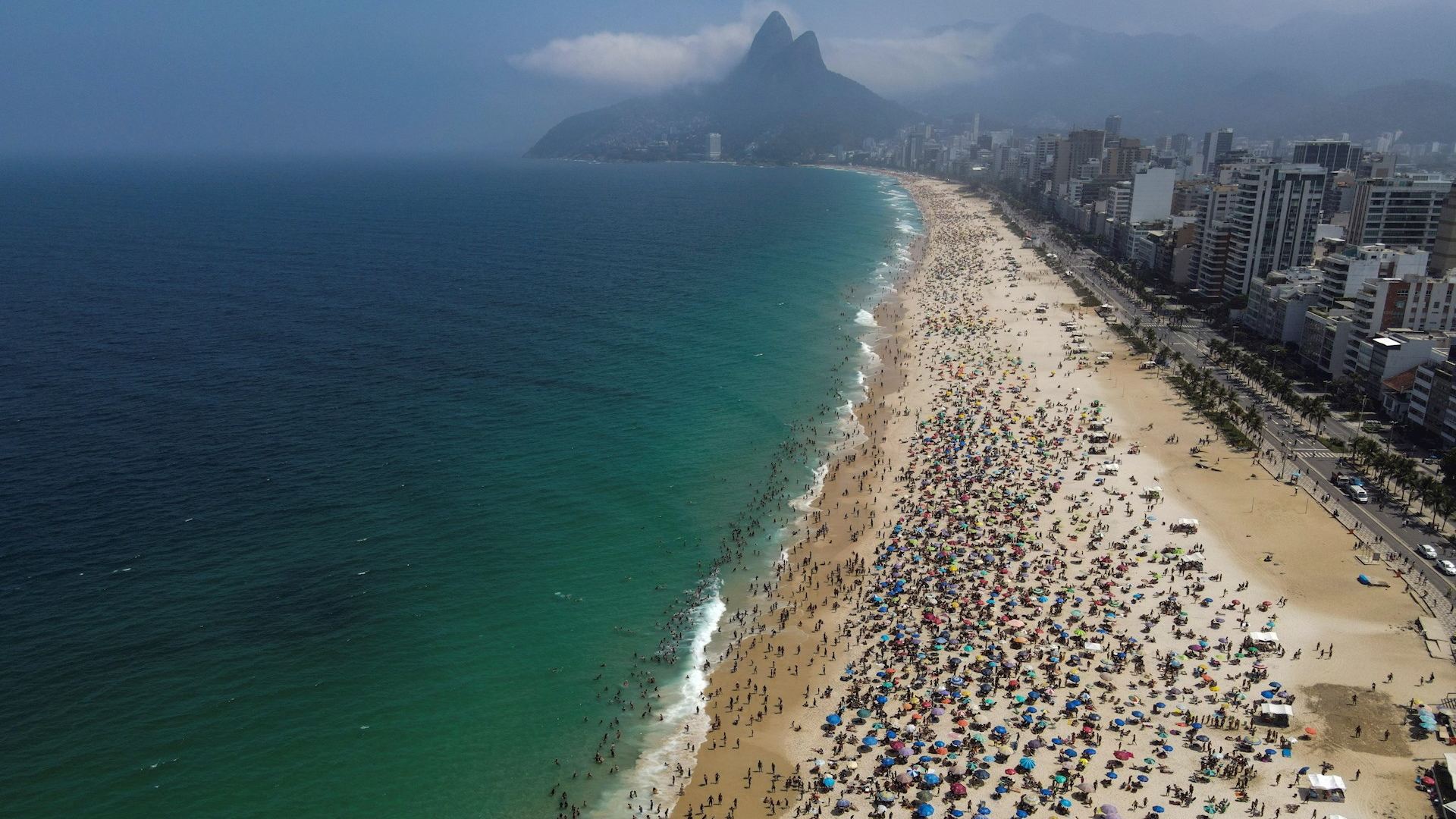 Playas de Río de Janeiro lucen repletas de bañistas en medio del desconfinamiento - brasil-playas-rio-de-janeiro-covid-19-2